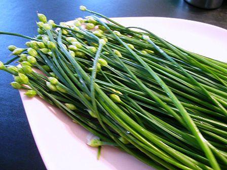 Hạt giống hẹ ta ăn lá - gói 2gram( 330  hạt )