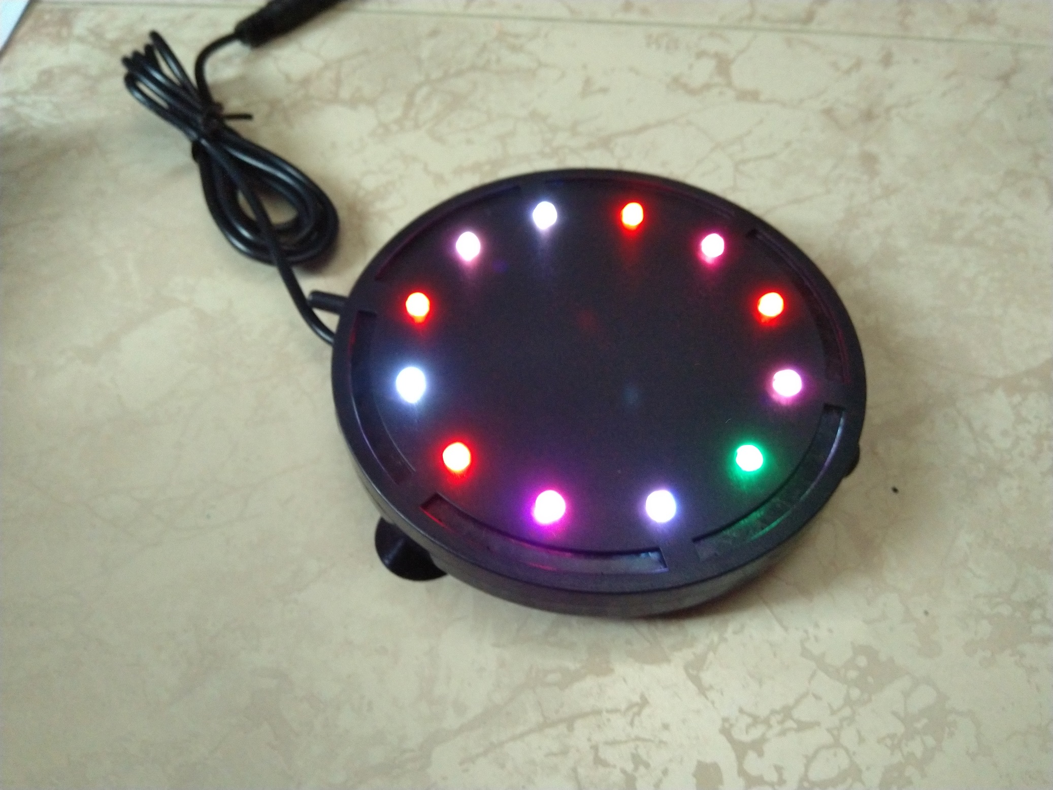 Dĩa sủi khí đèn led Hikari hòa tan oxi và trang trí hồ cá cảnh.