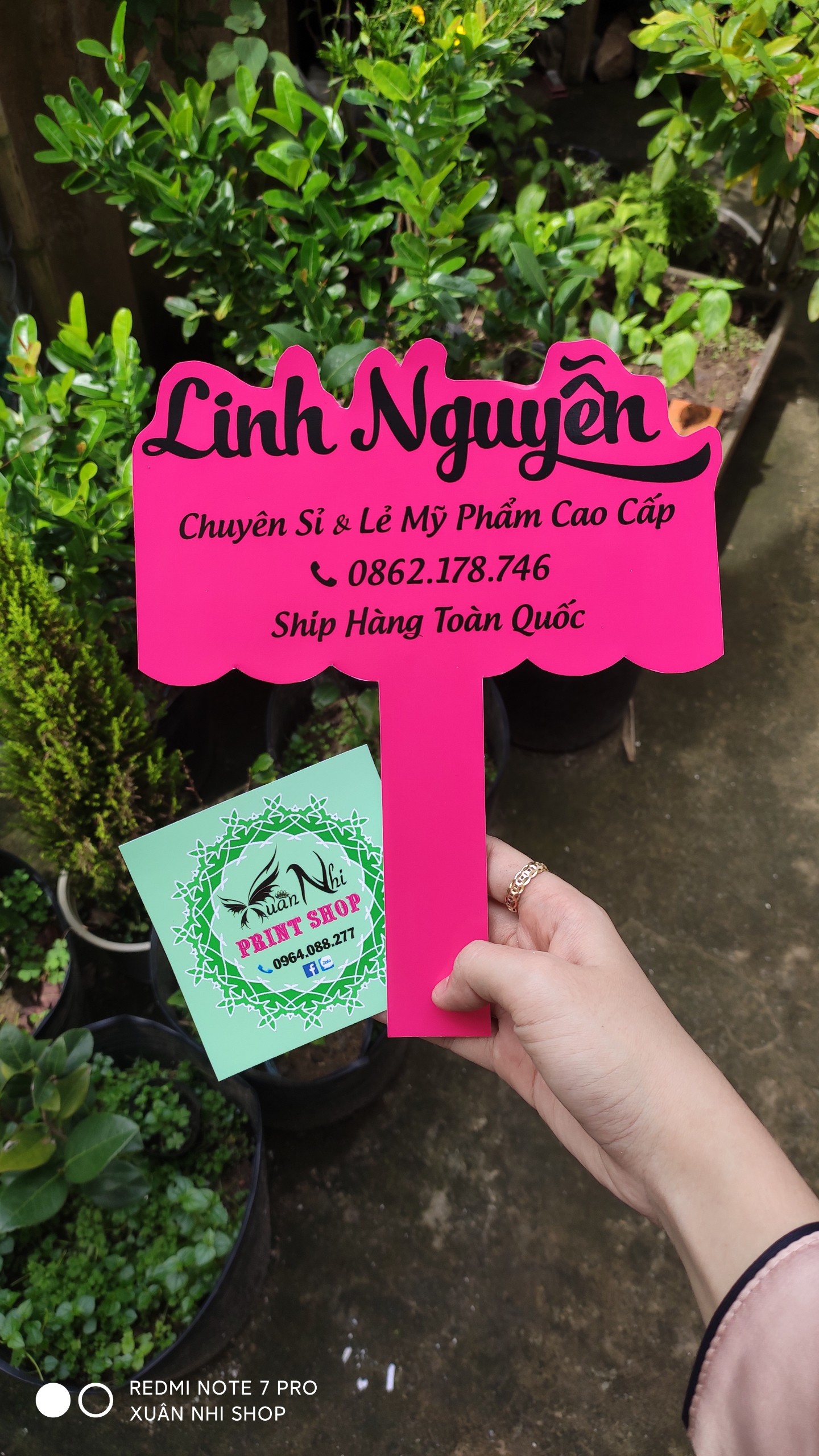 Logo cầm tay bản vuông