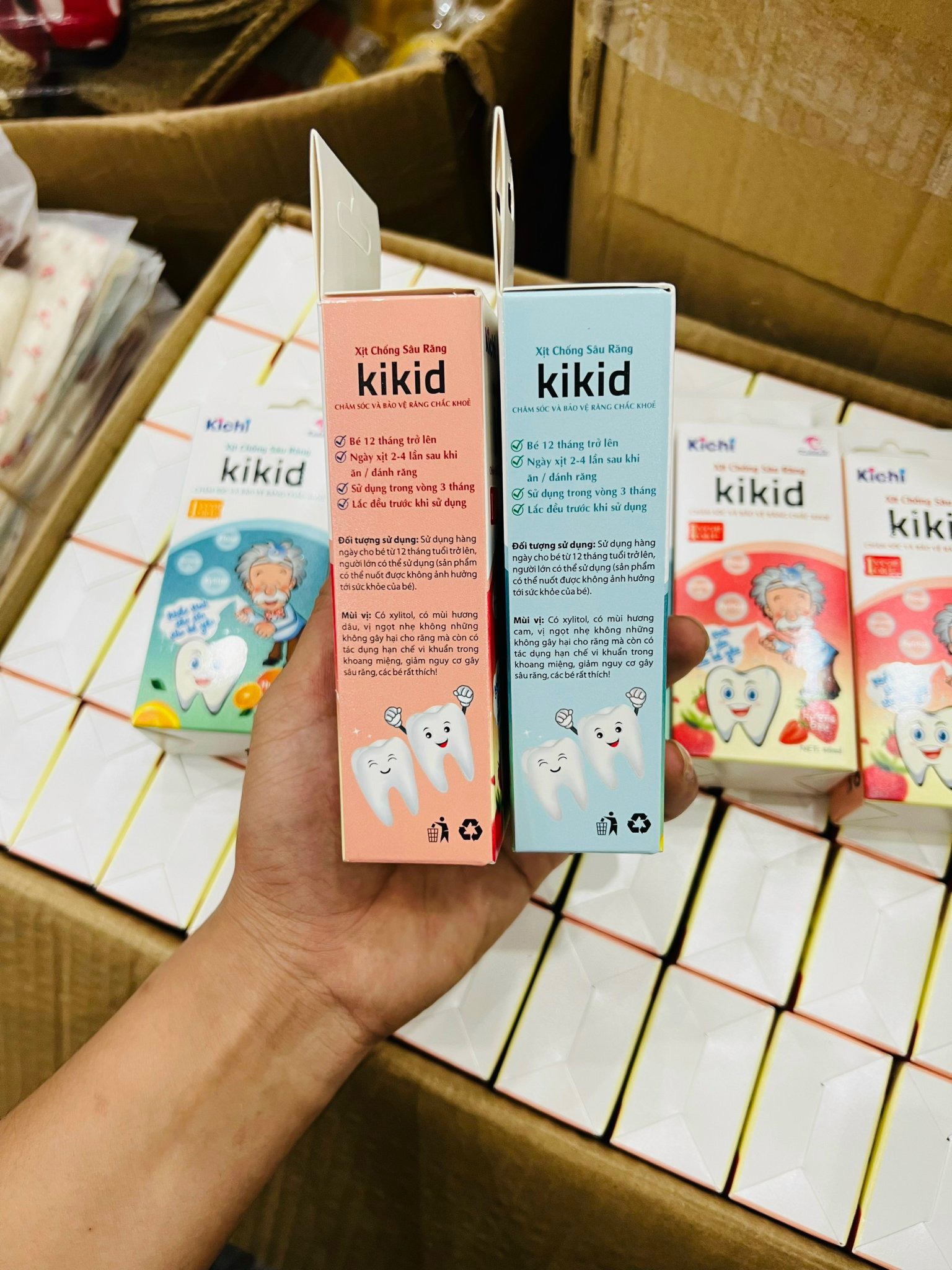 Xịt chống xâu răng Kikid Kichi 2 màu Xanh - Đỏ cho bé Bebi123shop