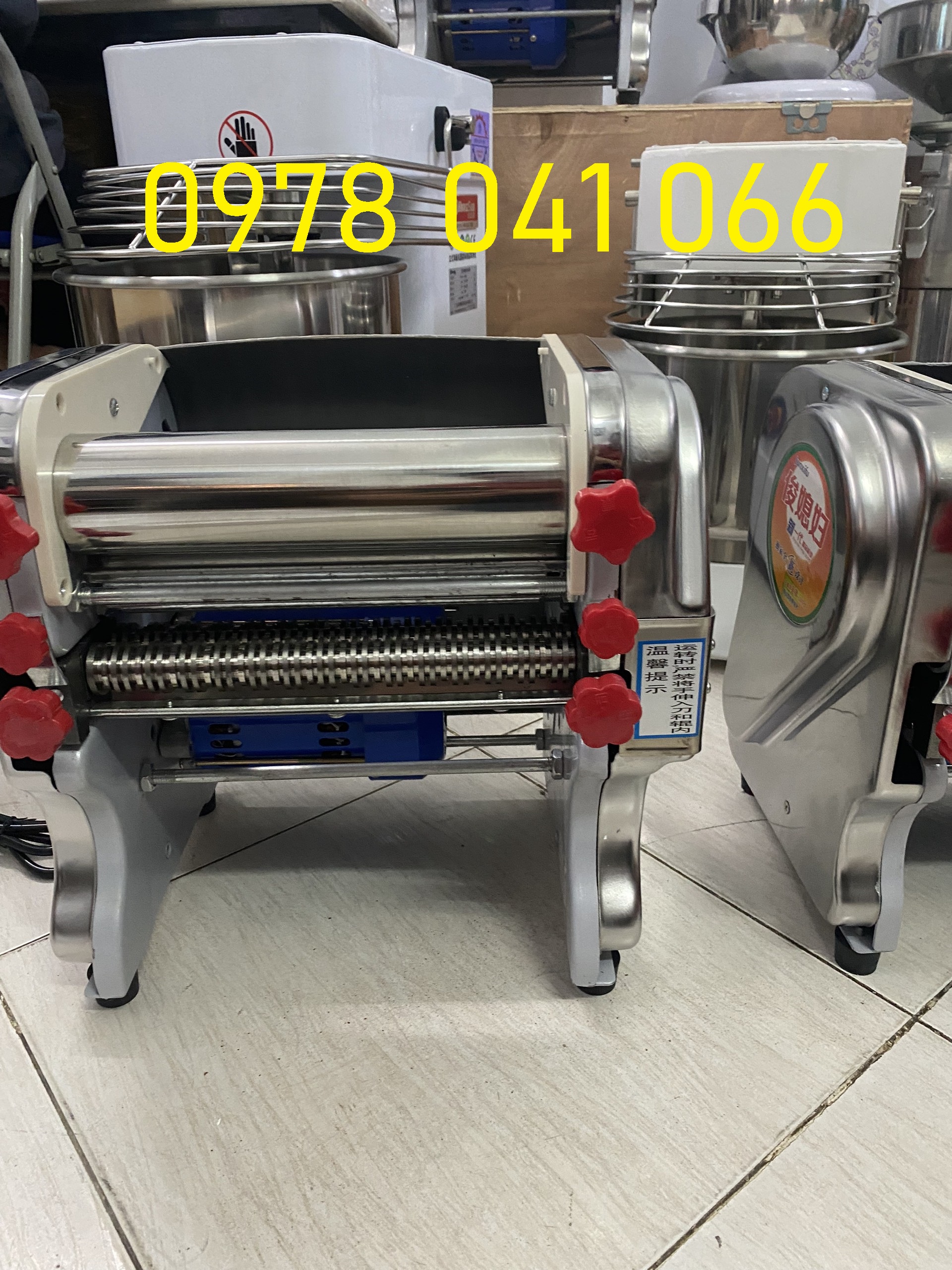 Máy Cán Bột Làm Mì Tươi Chạy Điện FKM240
