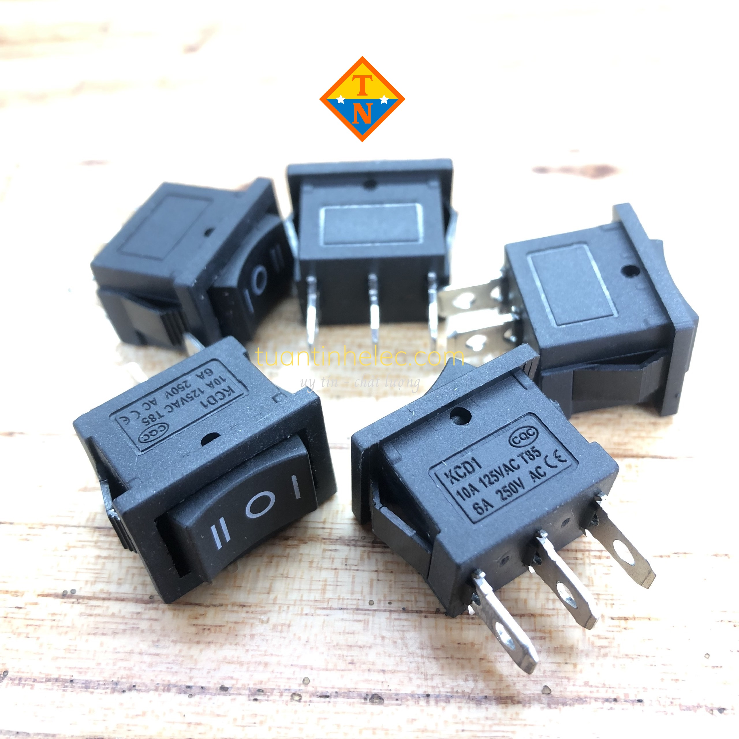 Công tắc bập bênh 3 chân nhỏ 6a, 21x15mm