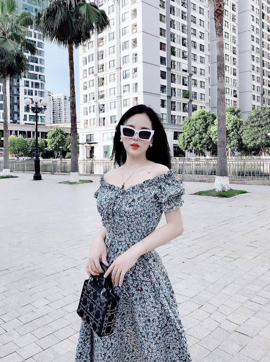 Đầm xòe trễ vai họa tiết hoa cúc họa mi