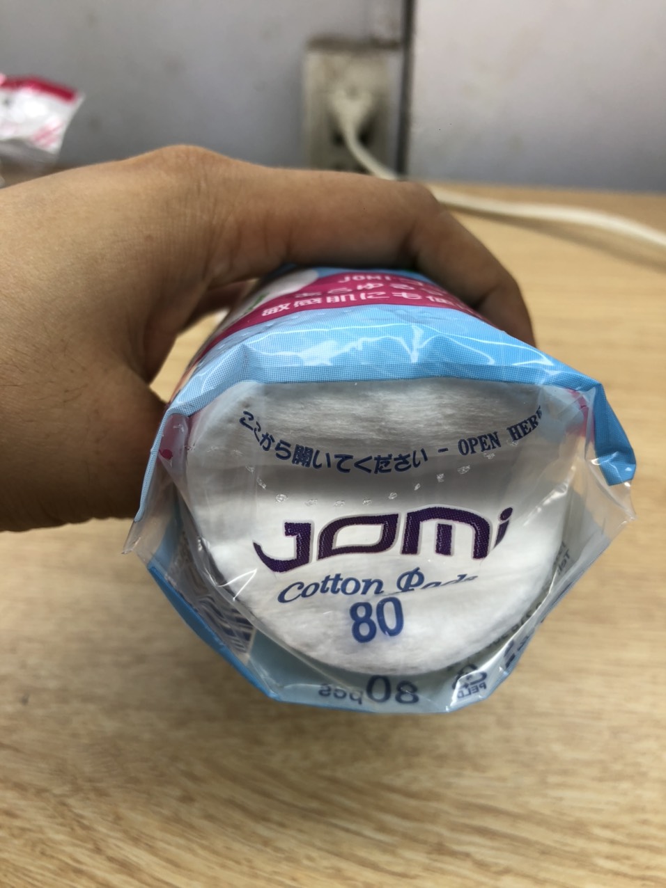 Bông tẩy trang Jomi 80 tờ ( 1 cây )