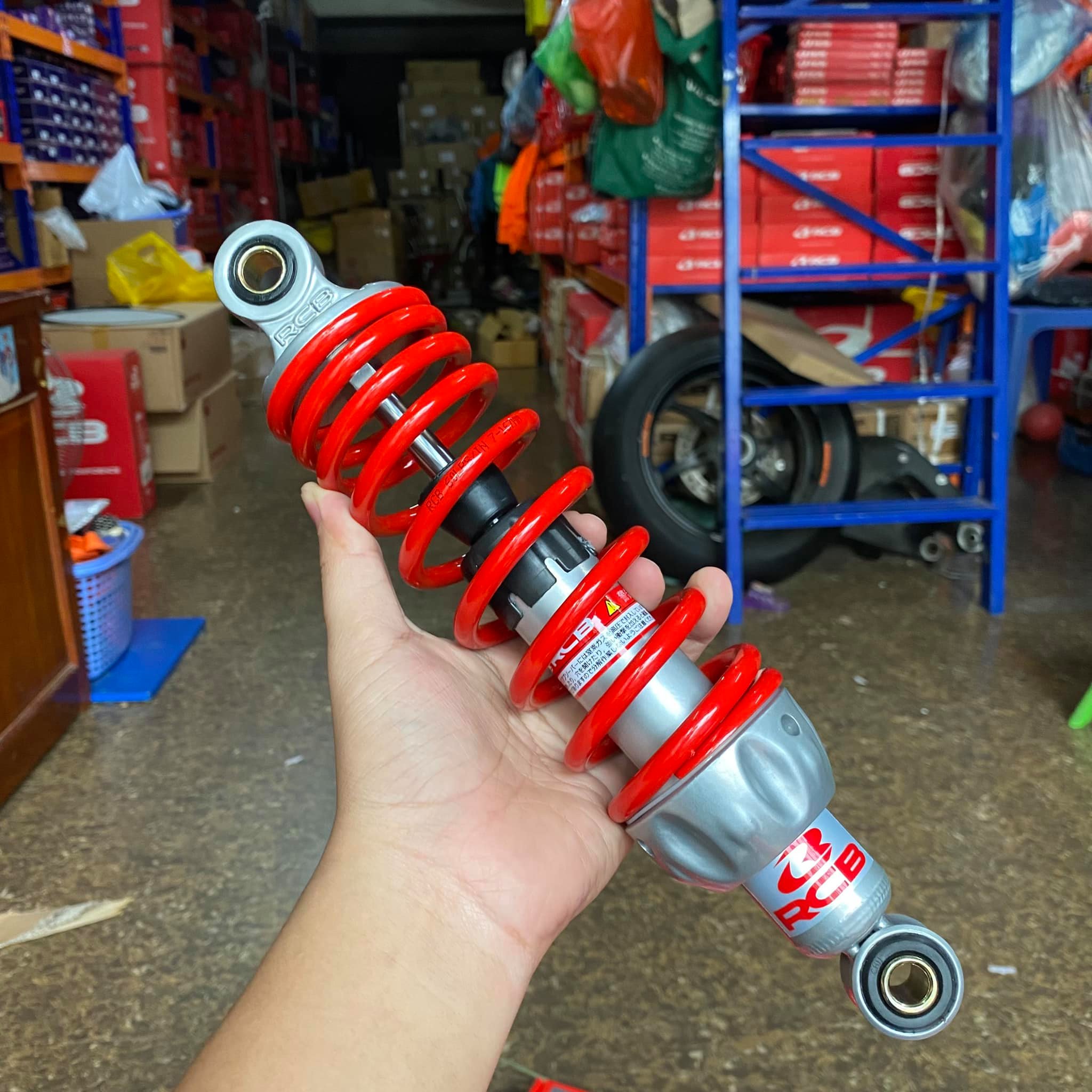 Phuộc sau RCB A2 gắn Sirius, Jupiter Đỏ
