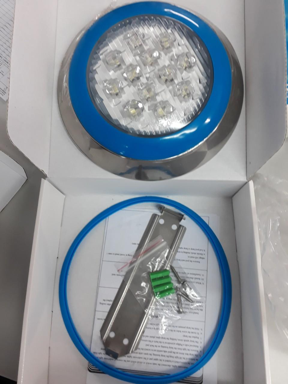 Đèn LED dưới nước 12W-12V vỏ ngoài Inox bo viền nhựa xanh ánh sáng trắng dùng trang trí bể bơi hoặc hồ cá  hay âm tường sân vườn - Thiết bị trang trí bể bơi