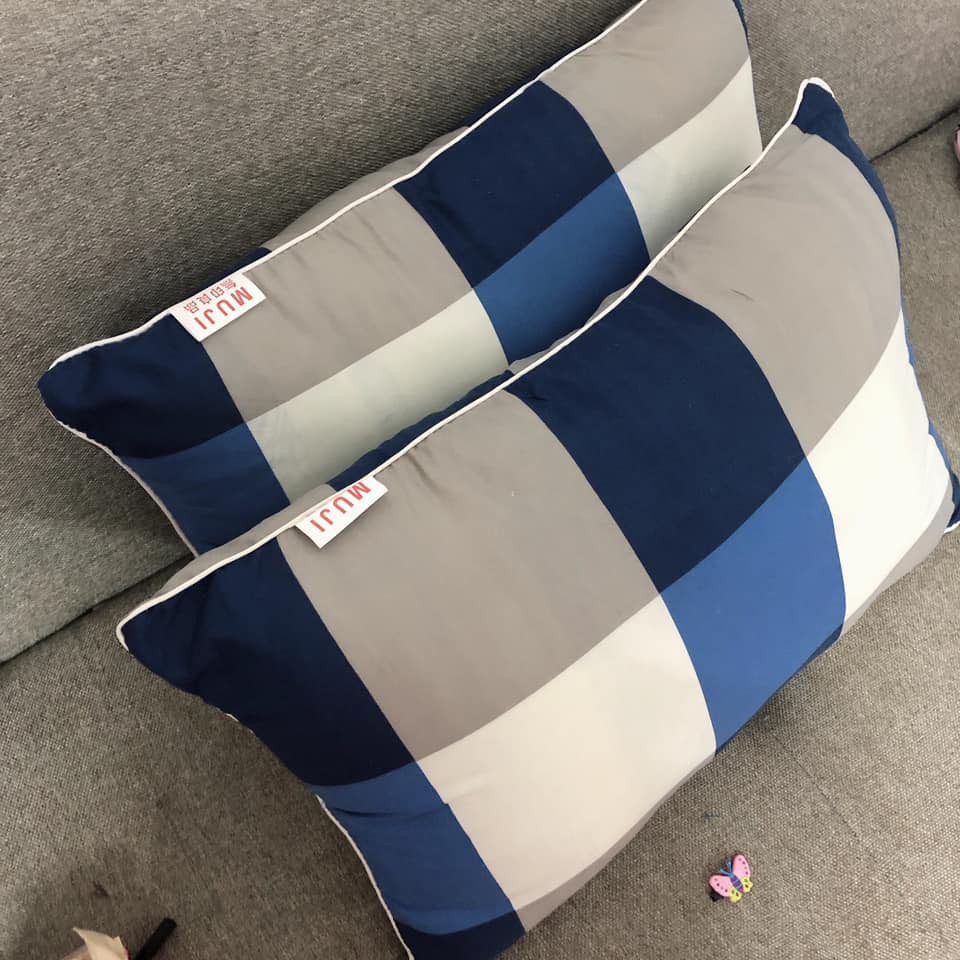 Set 2 chiếc ruột gối Muji kẻ hàng cao cấp