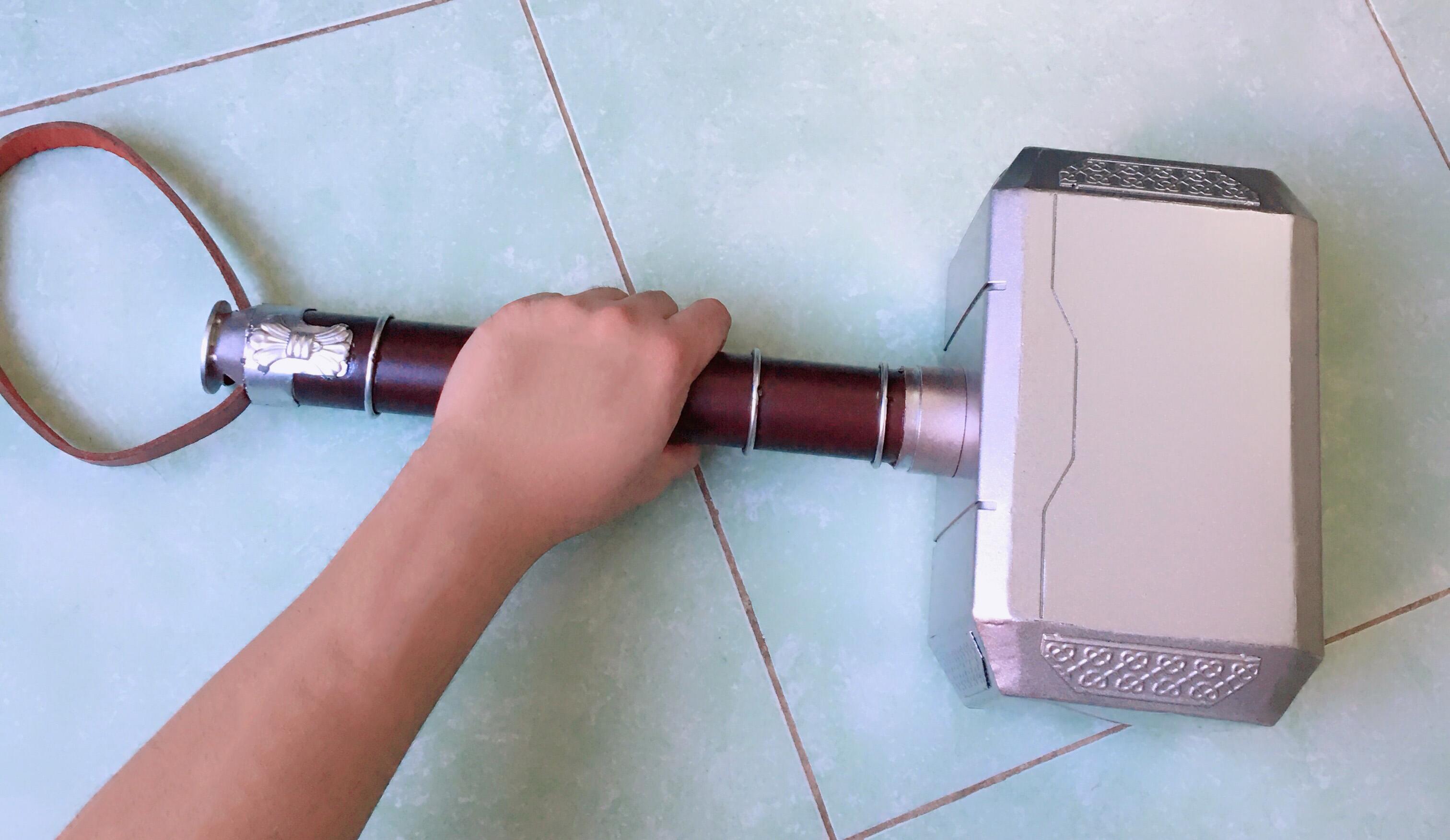 Búa Thor Mjolnir Bằng Sắt Tỉ Lệ 1:1