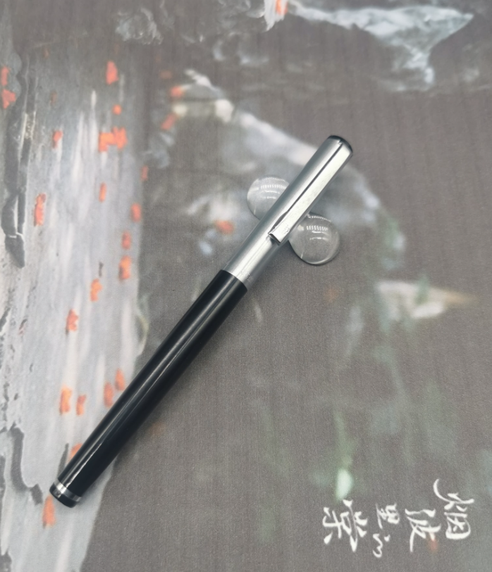 Bút máy cổ ngòi cong Hero 345 - Nét mịn