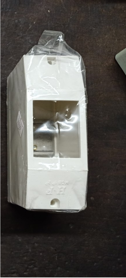 Hộp chứa mcb 2 pha gắn nổi - có gài sắt