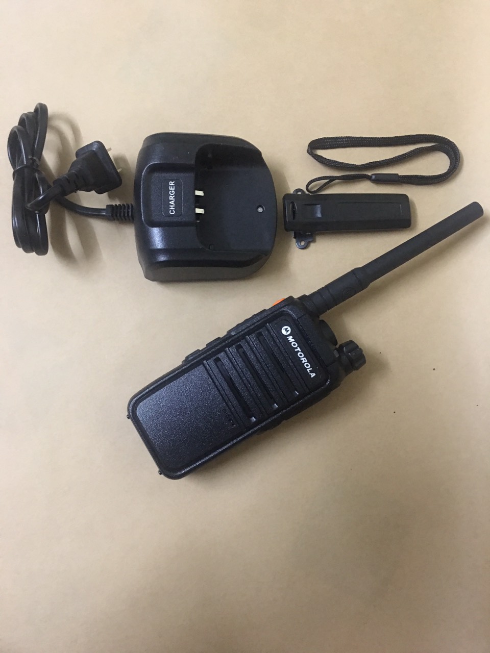 Bộ 2 Chiếc Bộ đàm Motorola CP318(Siêu bền bỉ, cự ly liên lạc xa, có đèn pin)