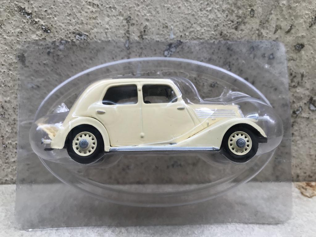 Mô hình xe ô tô cổ Renault Celtaquatre - 1:43