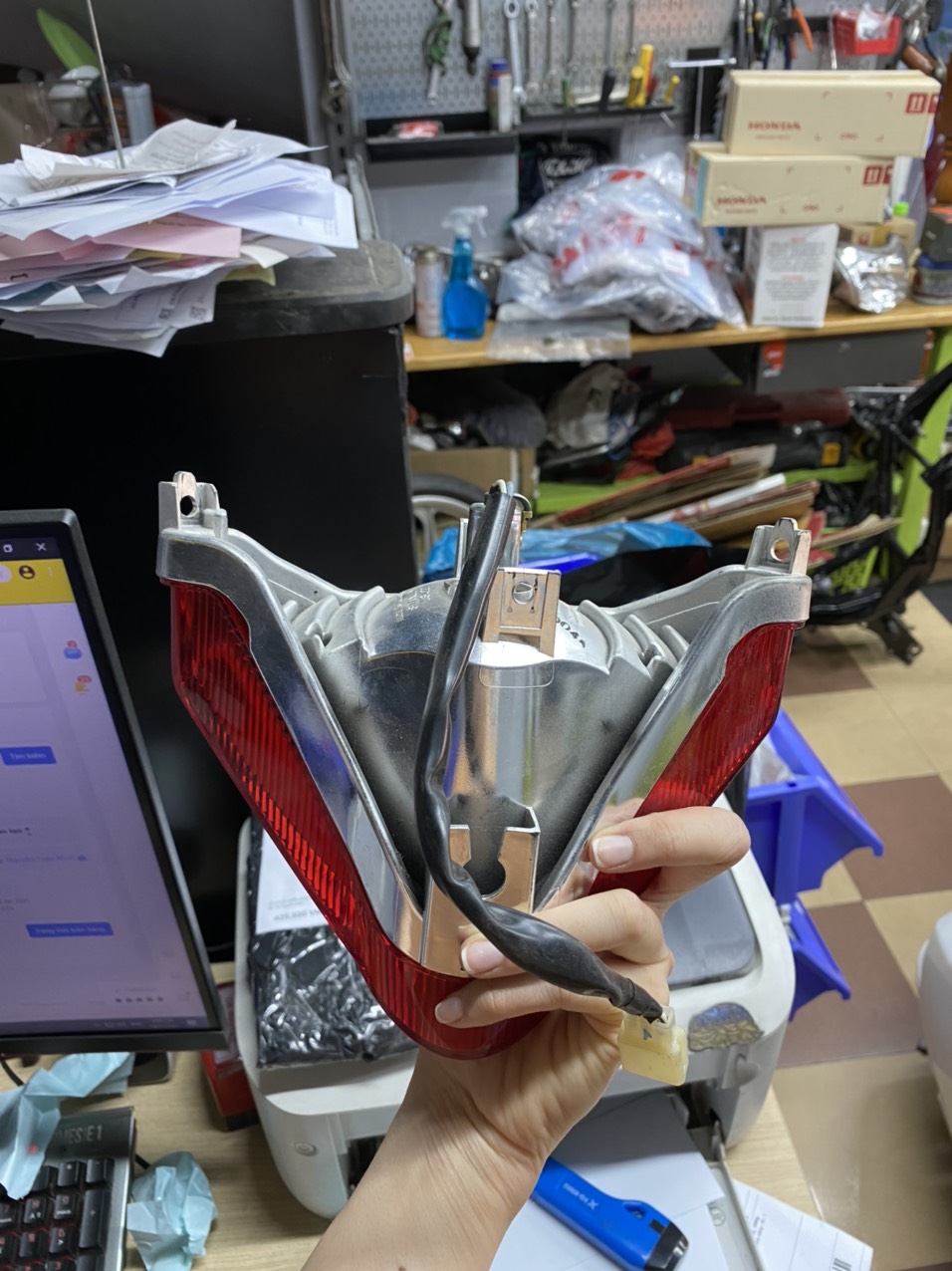 Pha đèn hậu Raider tháo xe new 99%