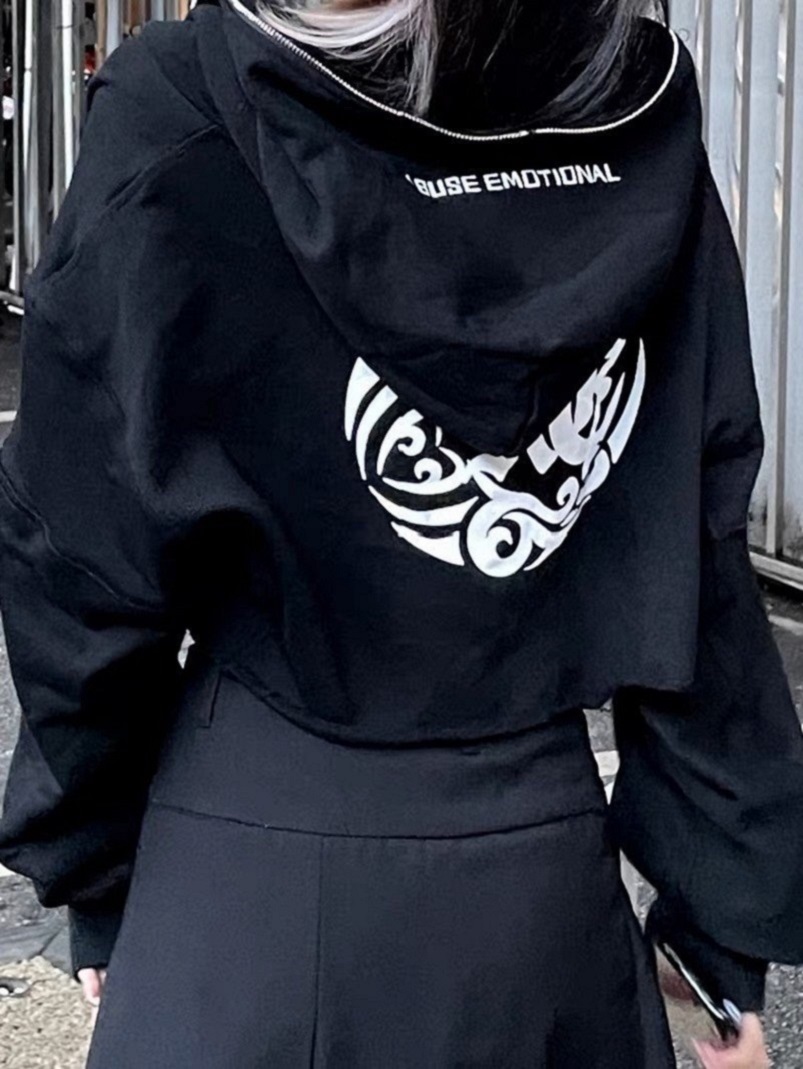 Áo khoác dù nữ form croptop in hình lưng có nón - clitus fashion