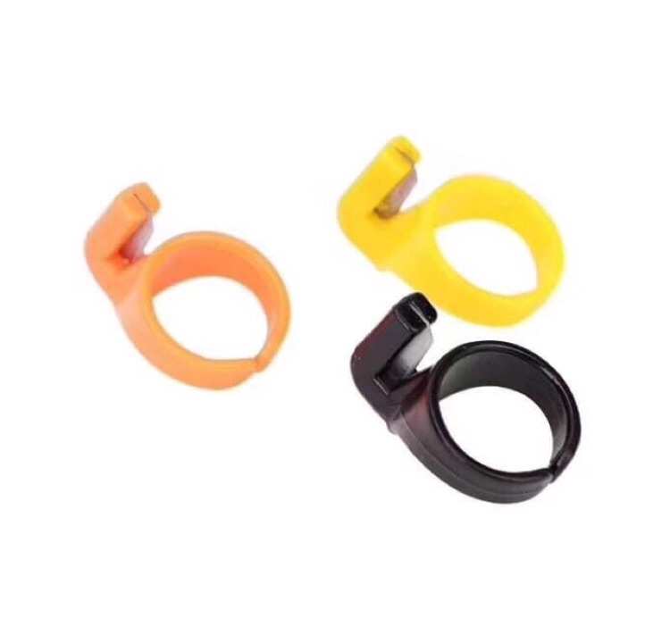 Nhẫn cắt chỉ tiện lợi sử dụng thay thế kéo bấm chỉ để cắt chỉ thừa