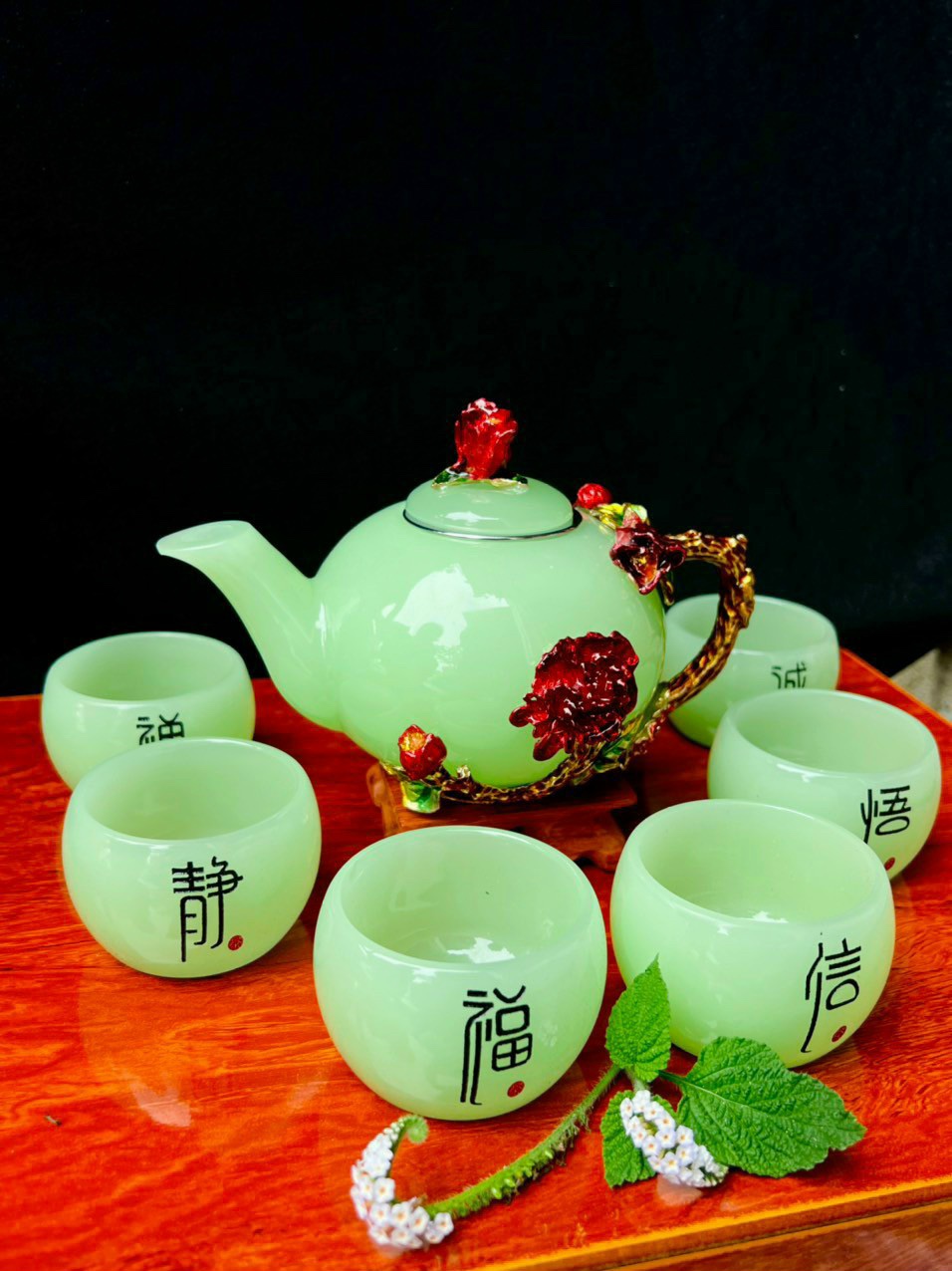 Bộ ấm trà chạm hoa hồng đá ngọc cẩm thạch xanh