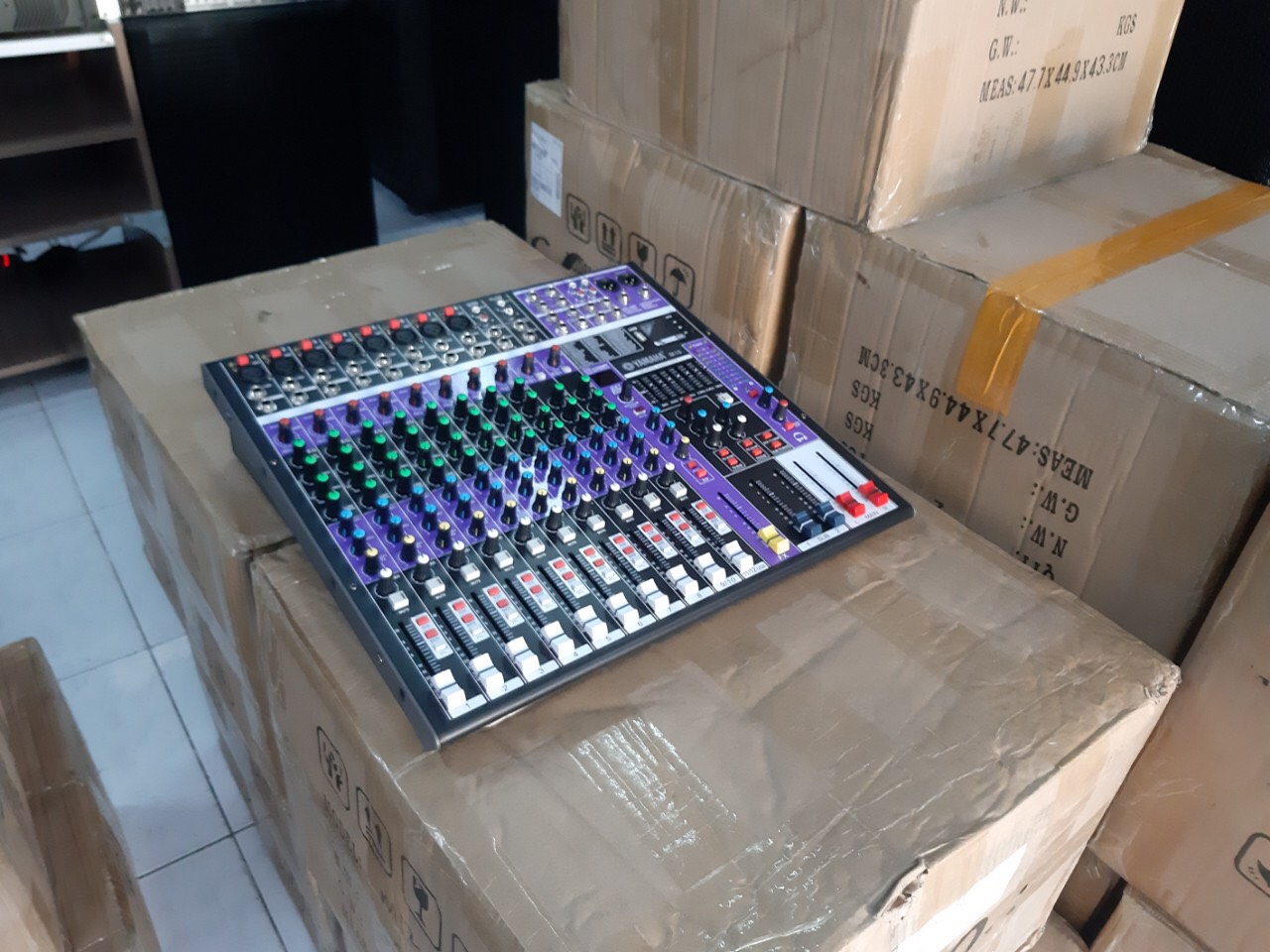 MIXER YAMAHA M10