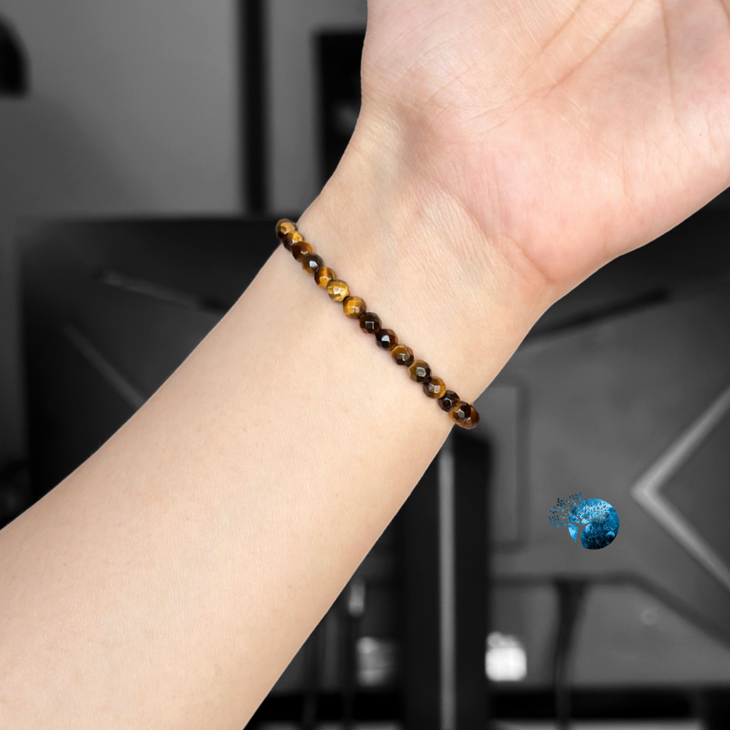 Vòng tay đá mắt hổ cắt giác 3.5mm ~ 4mm