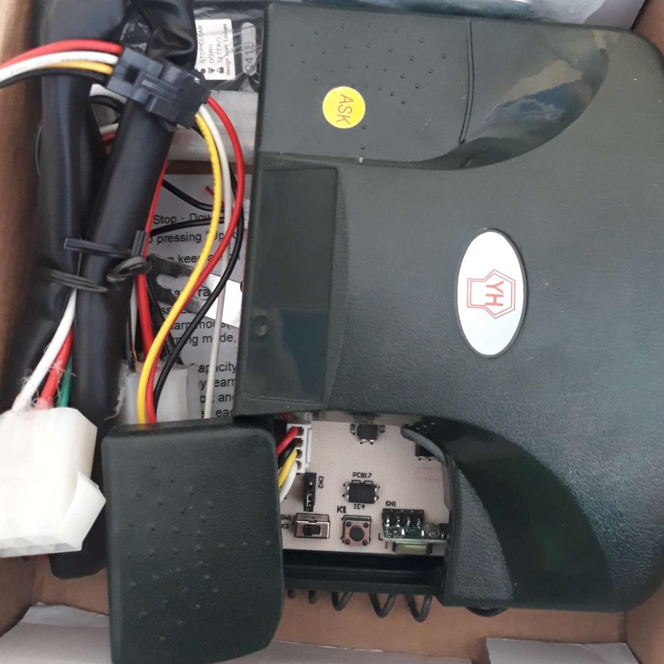 Bộ Điều khiển cửa cuốn CH 365 mhz đèn đỏ Mã Nhảy