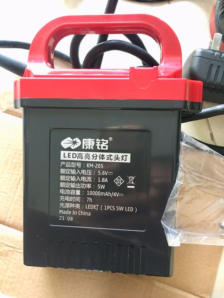 Đèn pin siêu sáng chống nước KM205.