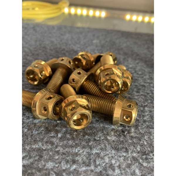 ốc bắt pas heo yamaha titan thái