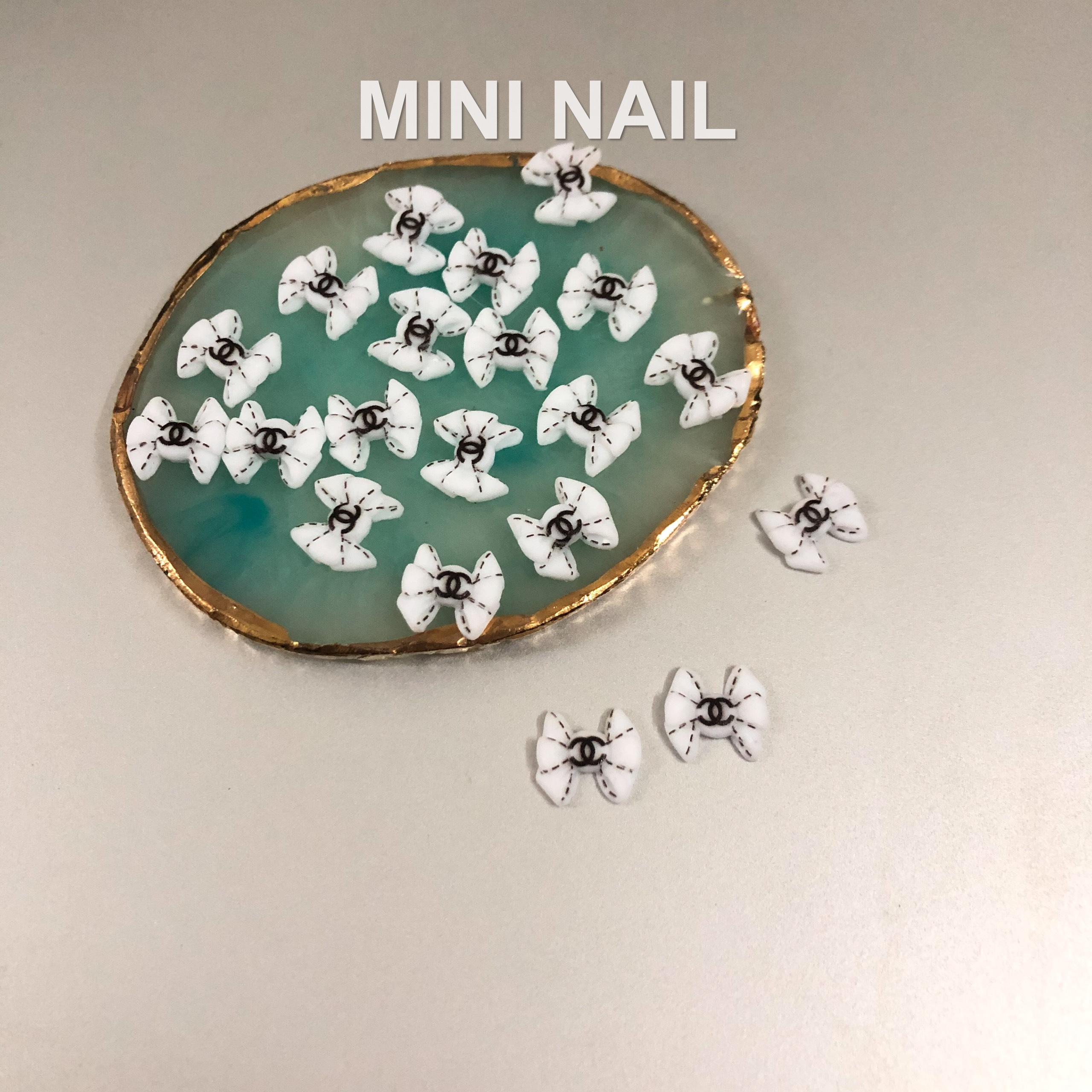 Charm nơ thương hiệu chanel gắn móng tay