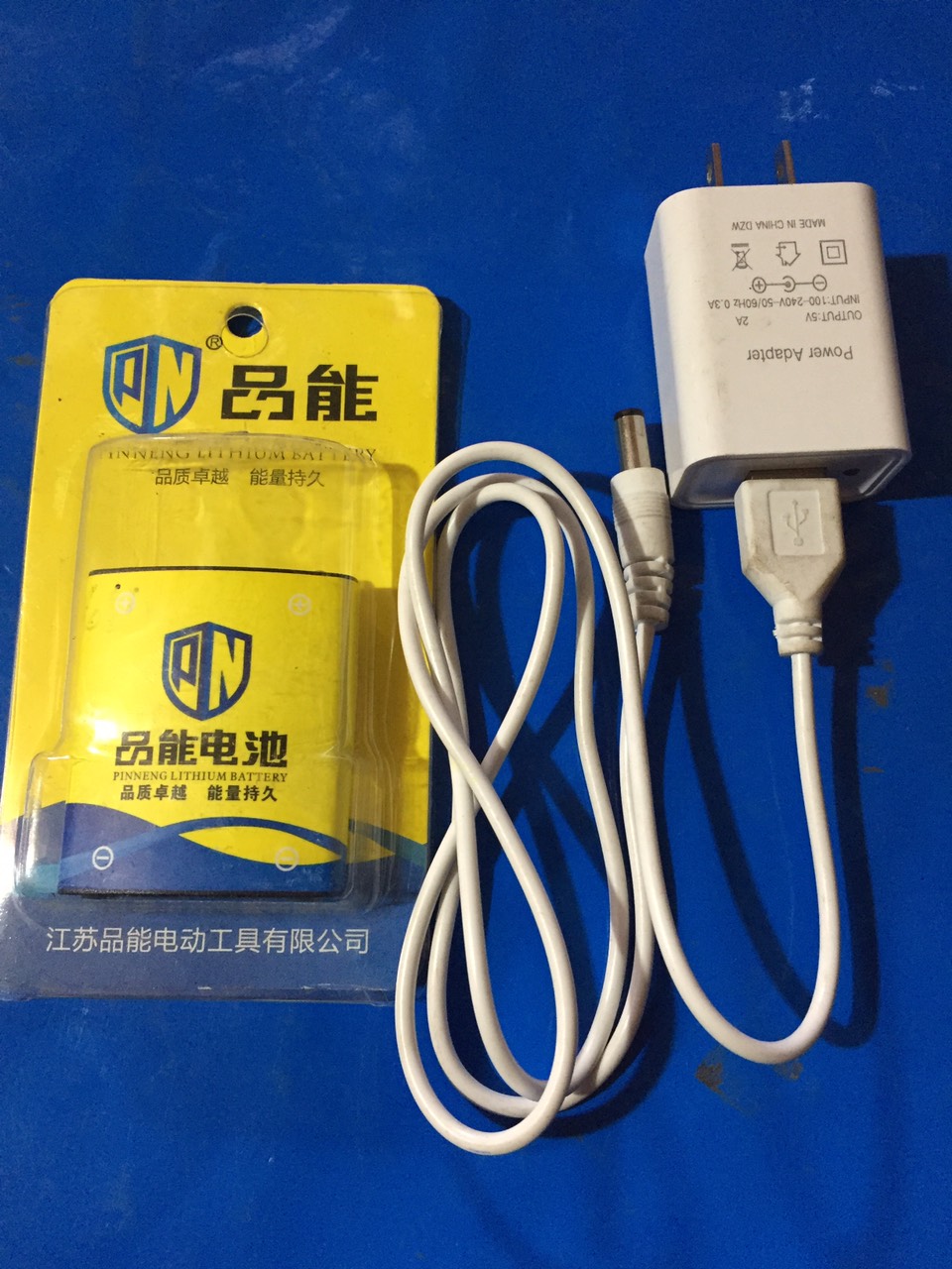 Xạc và Pin Cong của máy bắn cốt. Xạc và Pin cong của máy cân bằng laze