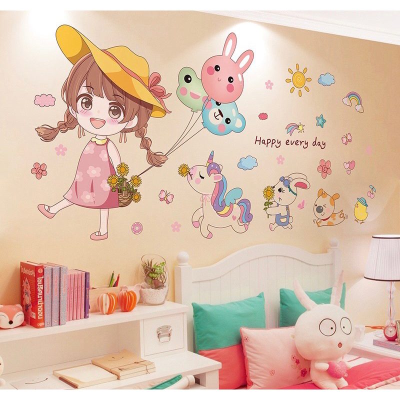 Decal dán tường em bé cầm bóng dễ thương