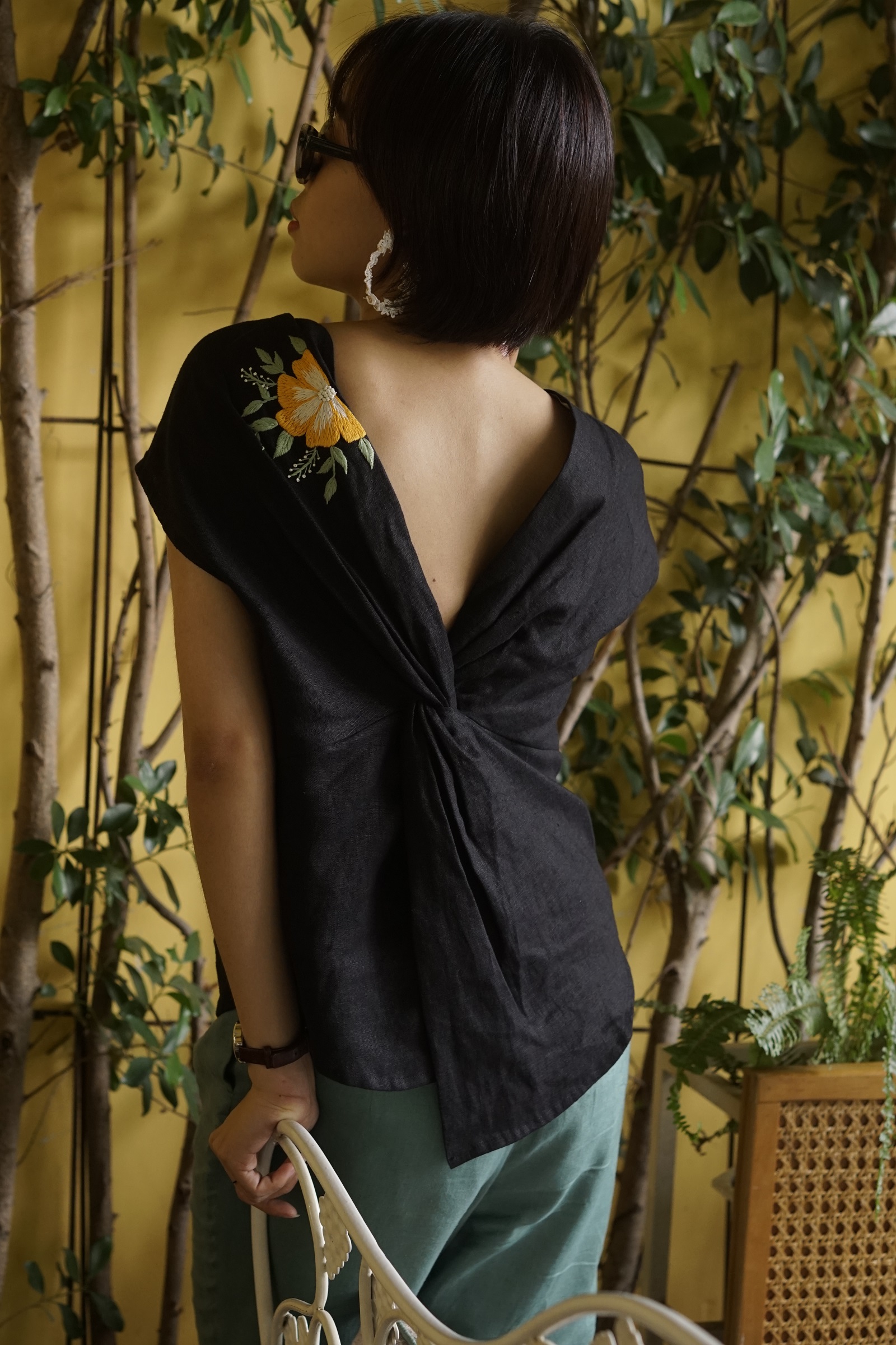 Áo linen thêu tay xoắn lưng - aline maxmessi