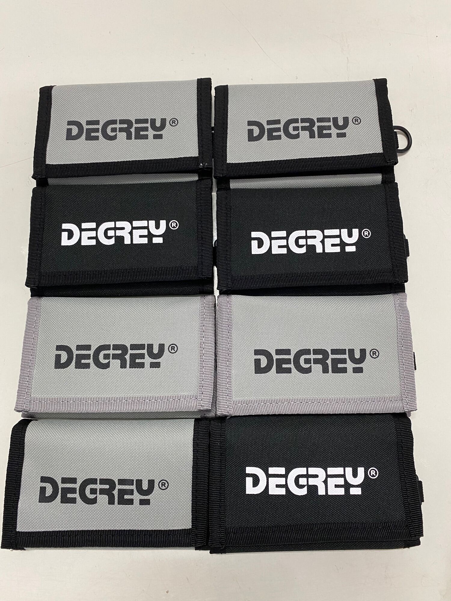 Ví ngắn có dây đeo cổ Dgrey
