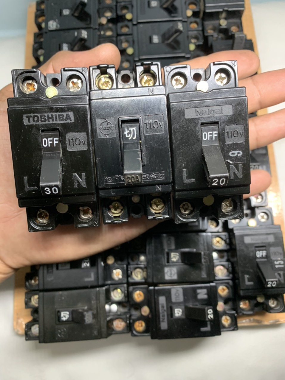 CB cóc hàng bãi Nhật điện áp 110V chất lượng