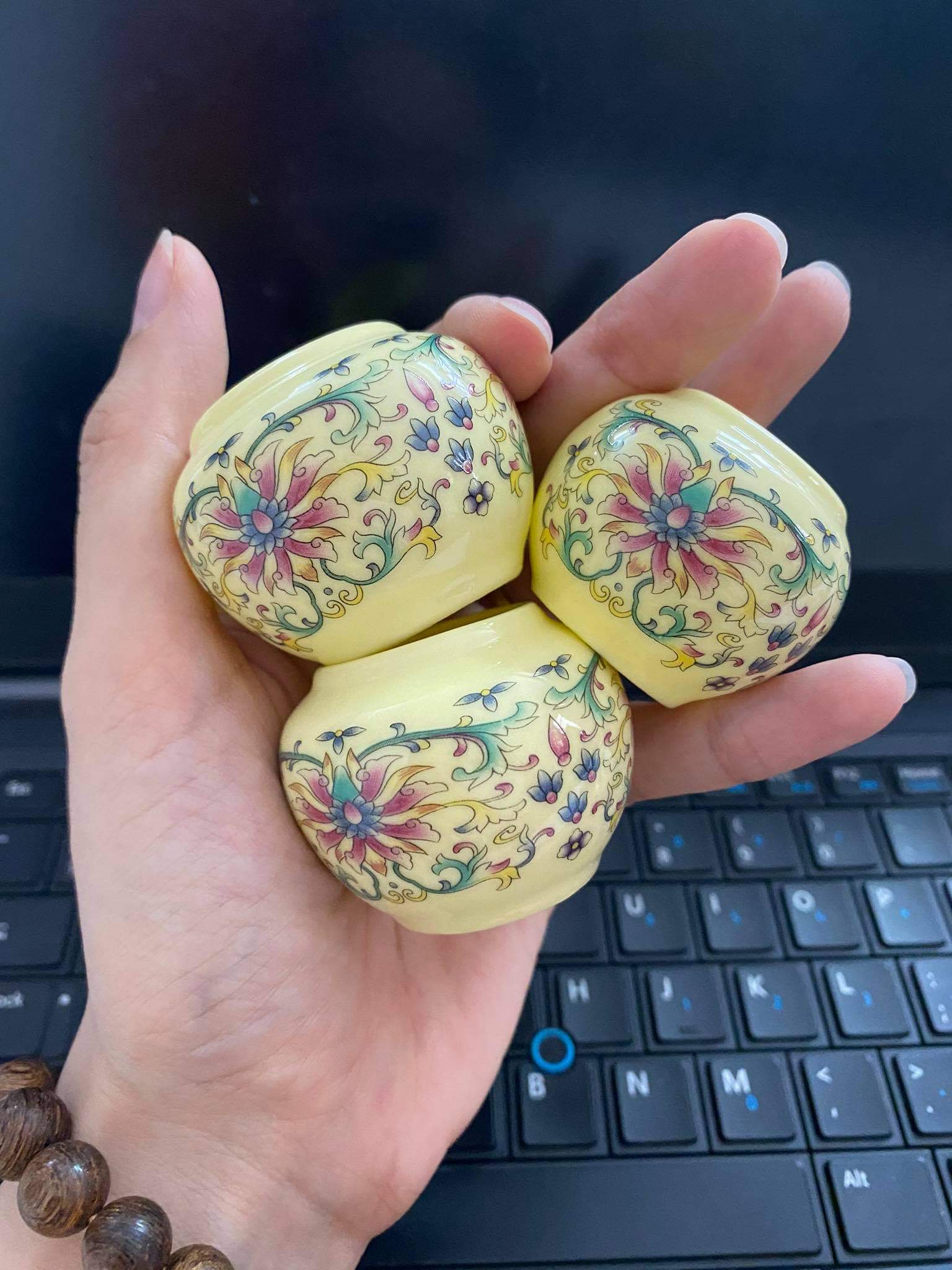 Cóng đựng thức ăn cho chim