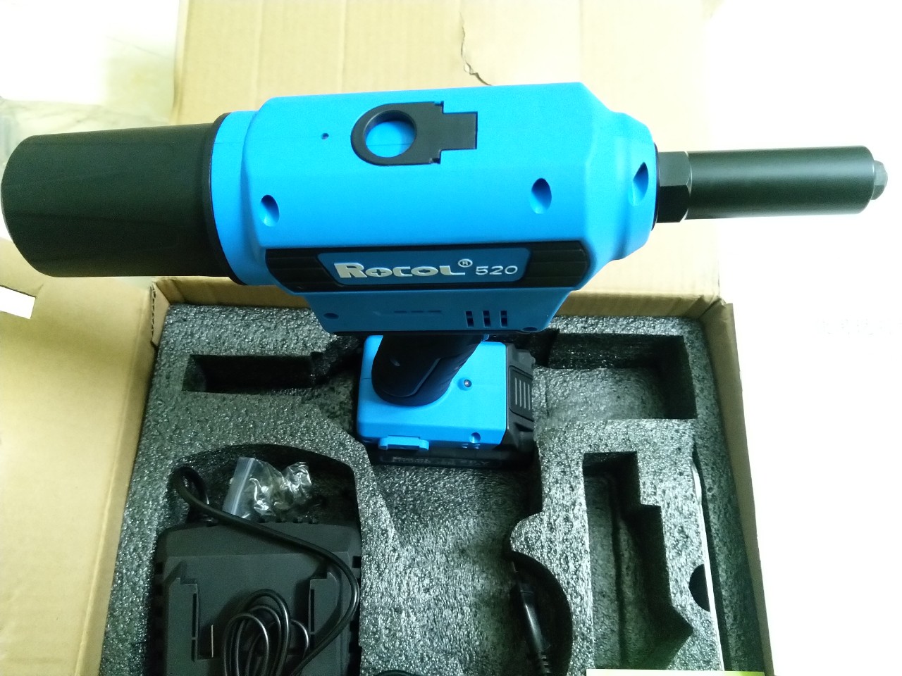 Súng bắn đinh rive bằng pin ROCOL RL520