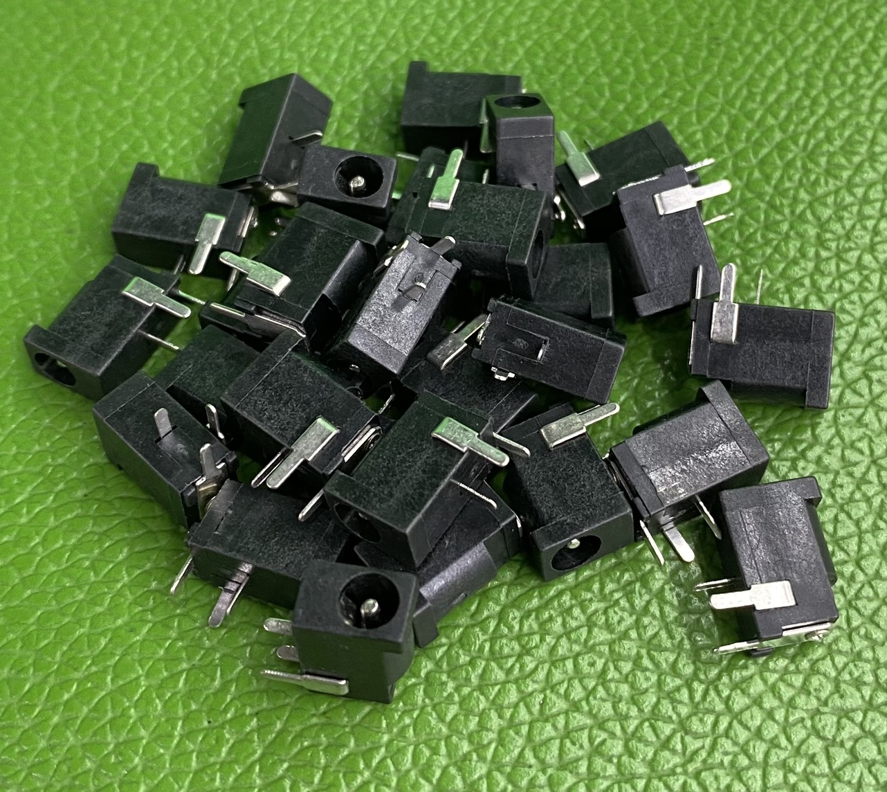 Chân sạc đèn pin - Đèn đội ( jắc DC 1.5mm) loại nhỏ