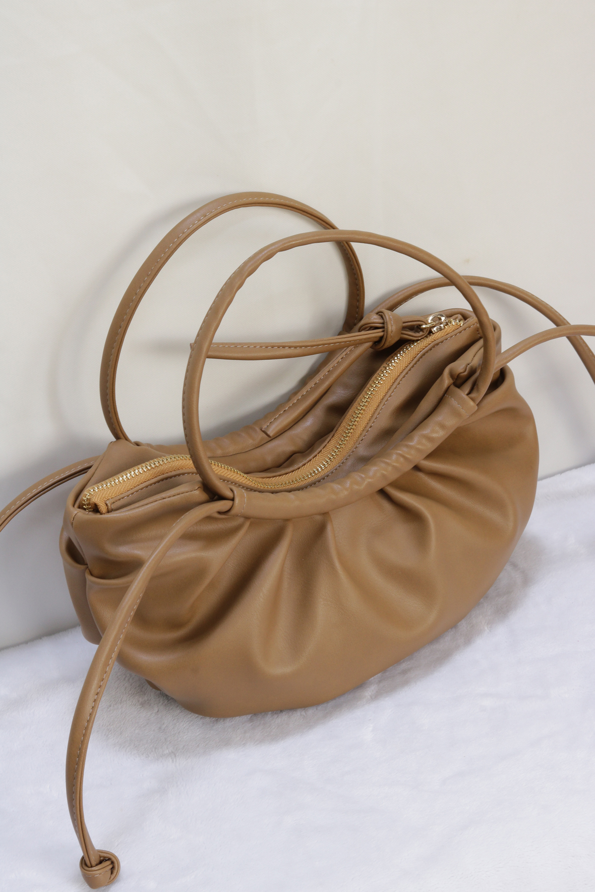 Túi Xách Nữ Hình Vỏ Sò Shell Bag GIPSY (Màu Nâu Tây)