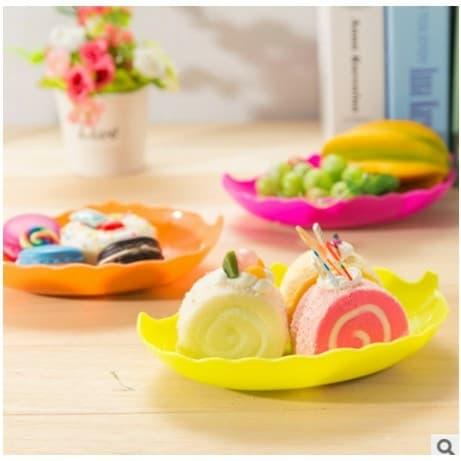 Set 2 đĩa hình chiếc lá bằng nhựa  đựng hoa quả