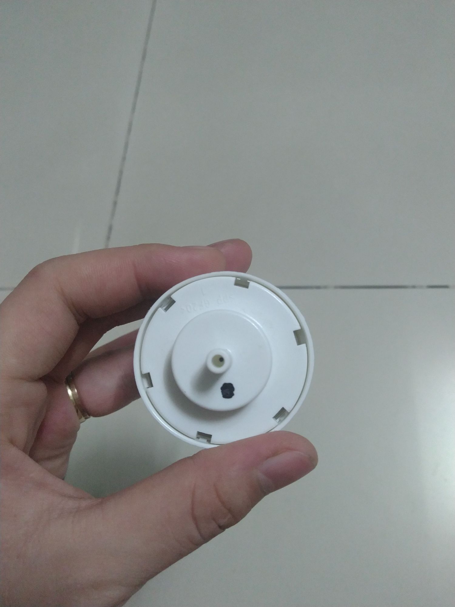 phao máy giặt Aqua màu trắng