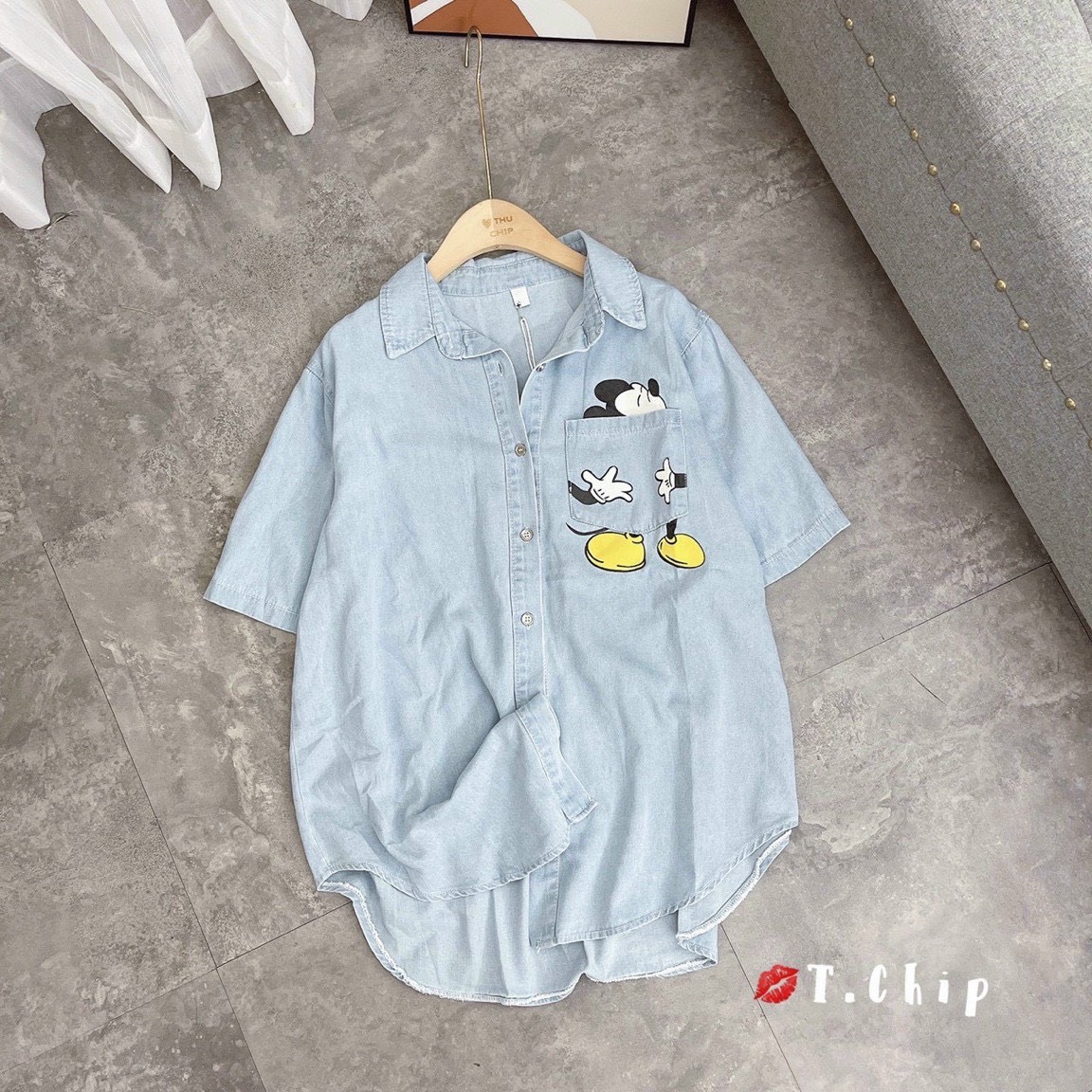 ÁO SƠ MI BÒ IN MICKY TÚI NGỰC CHO NỮ