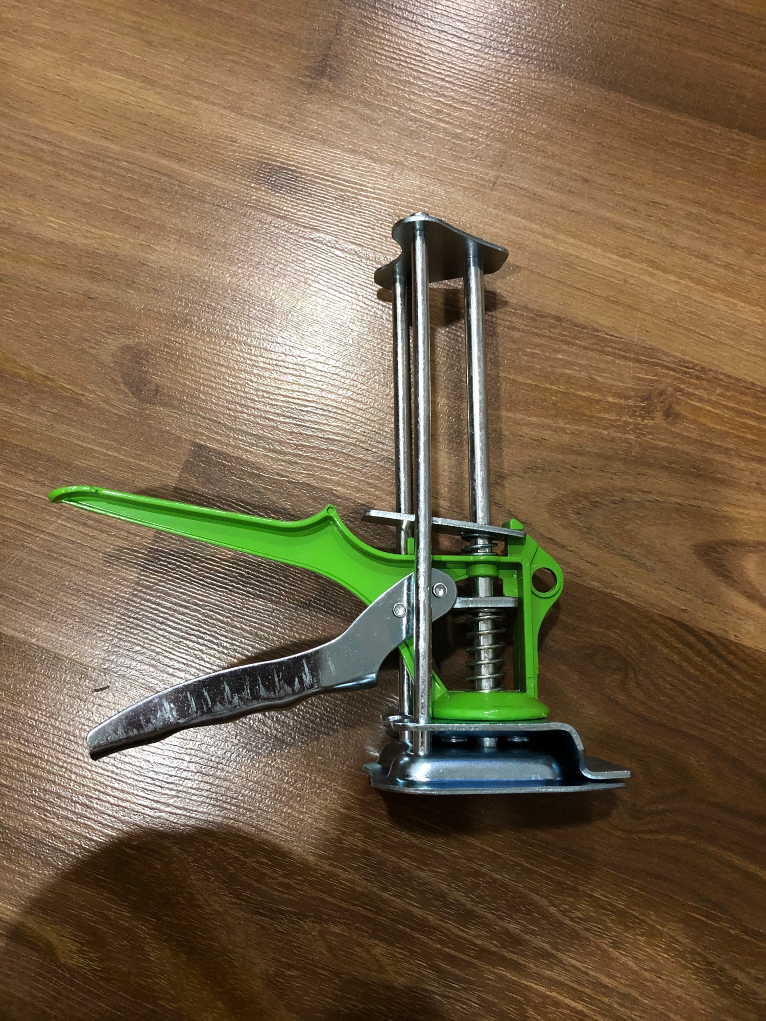 Đội kê tường ốp lát gạch