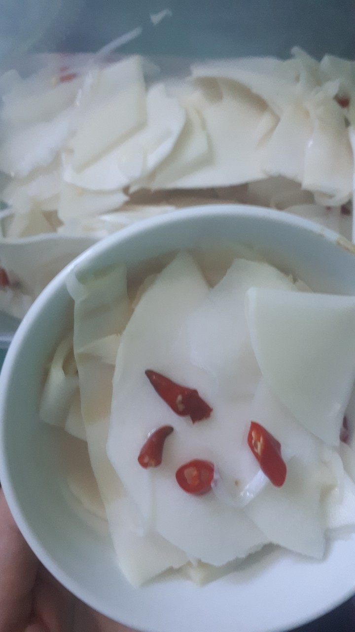 Măng chua 90k/1 hộp 2,4 ký