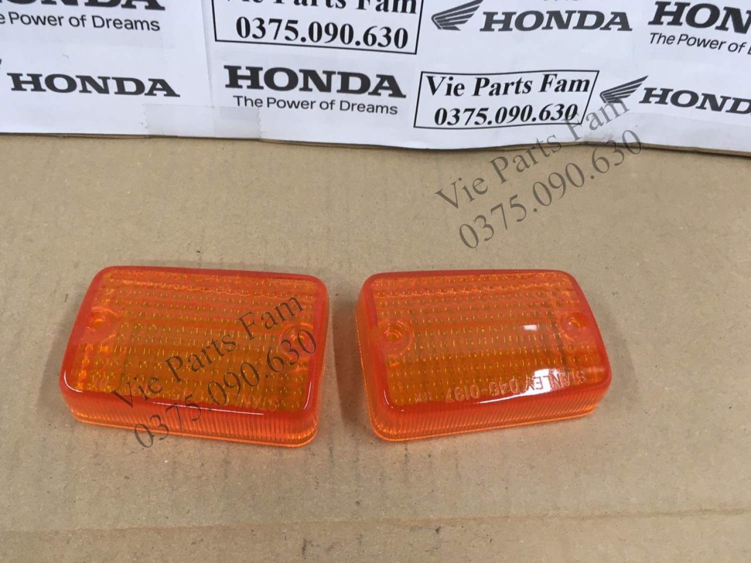 Nắp chụp xi nhan Honda Cub 82, DH, DD (giá 1 cặp 2 cái)