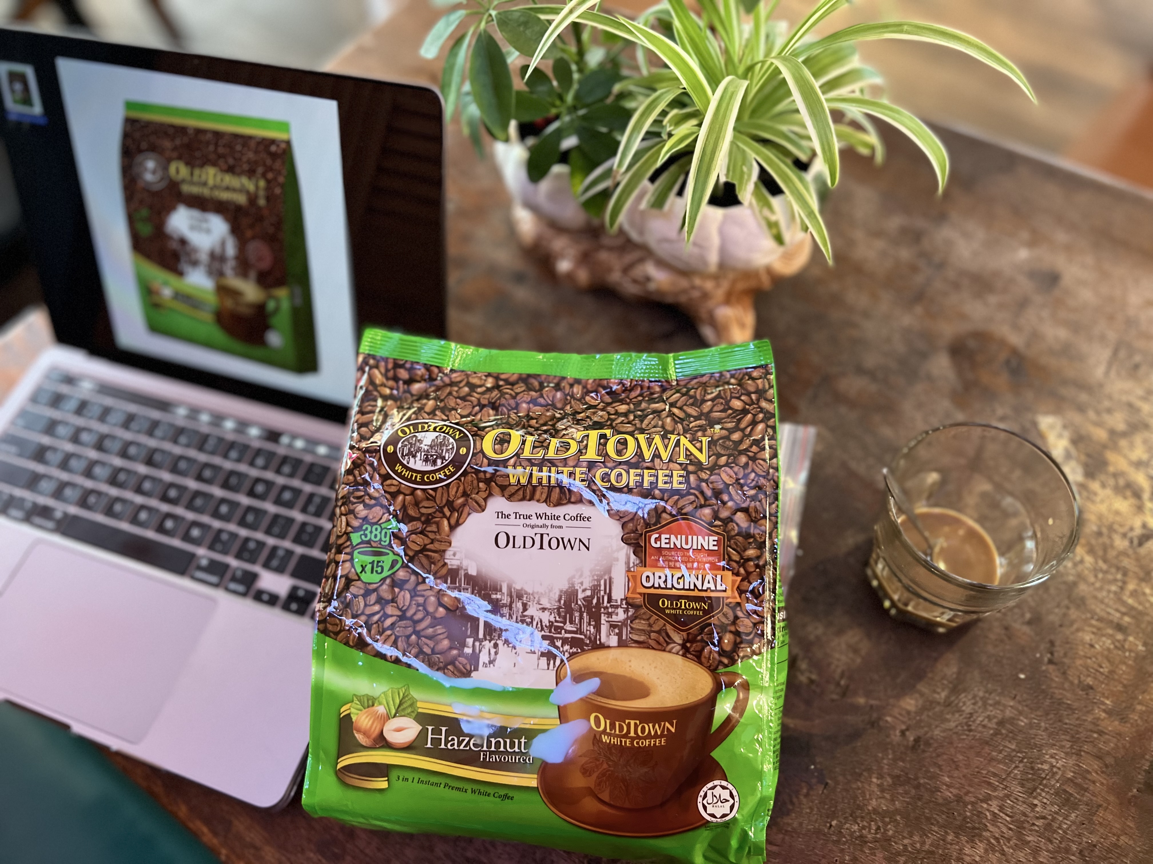 Cà Phê Trắng OldTown Hazelnut - Hạt Phỉ - 570g/ túi (38g x 15 gói)