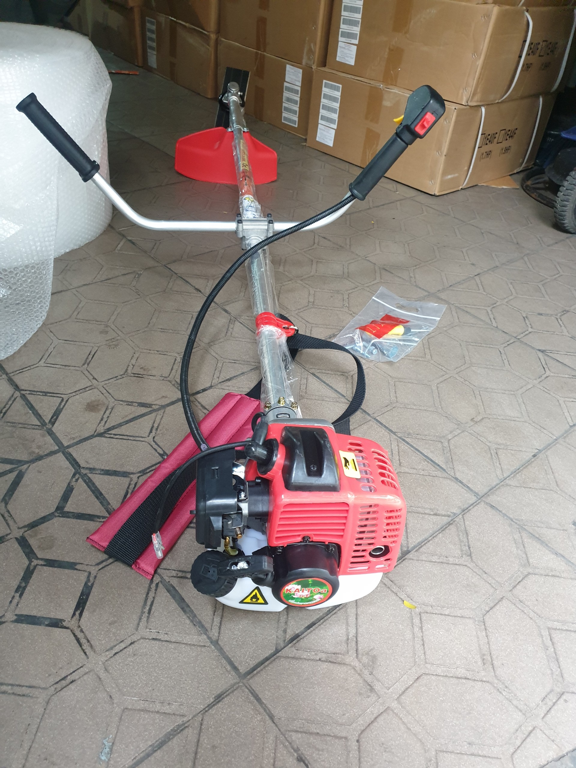 MÁY CẮT CỎ 2 THÌ 260, NÒNG 34LY. ĐỦ PHỤ KIỆN