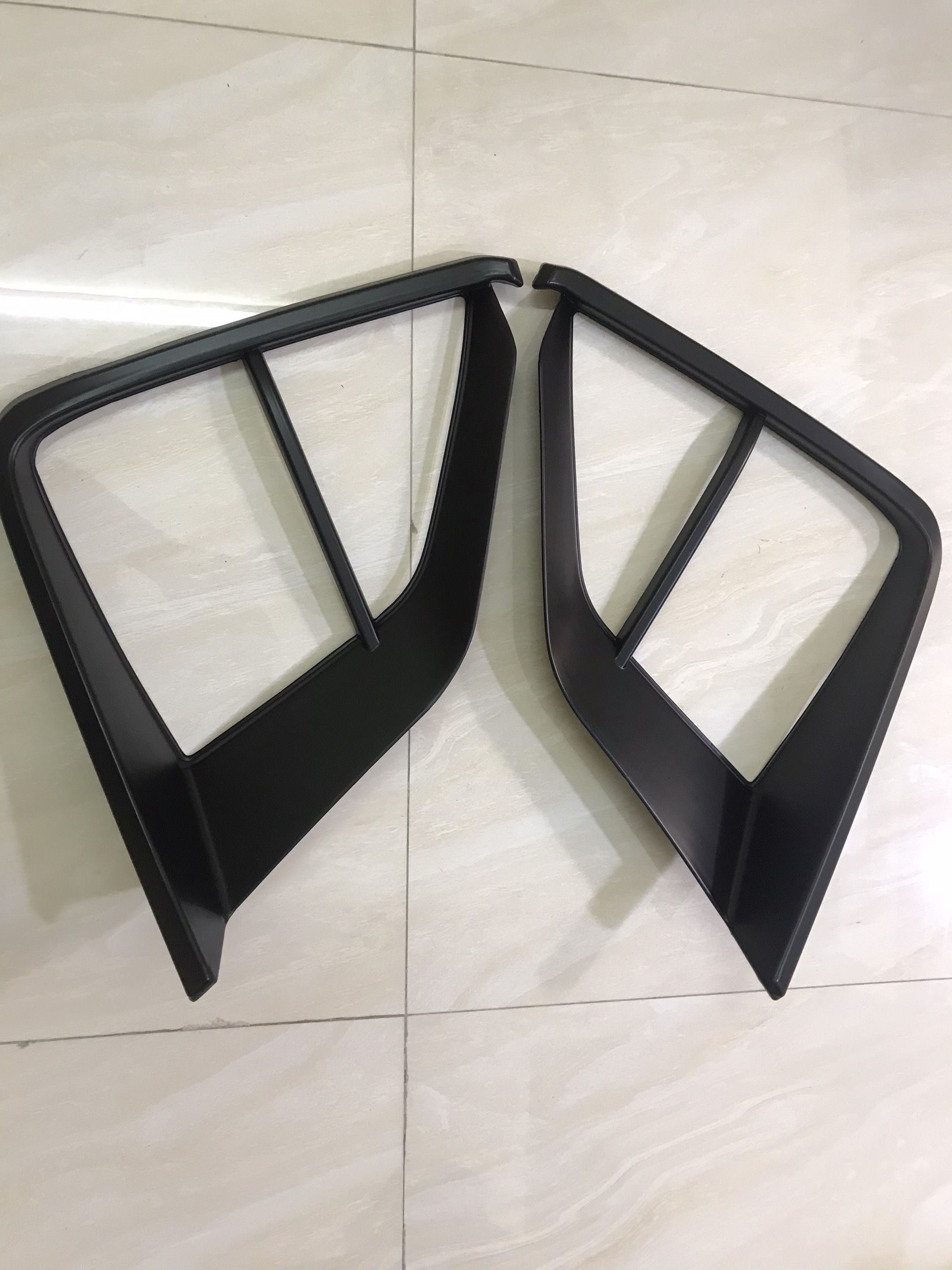 Bộ ốp viền đèn pha đen xe Mitsubishi Xpander 2018-2022