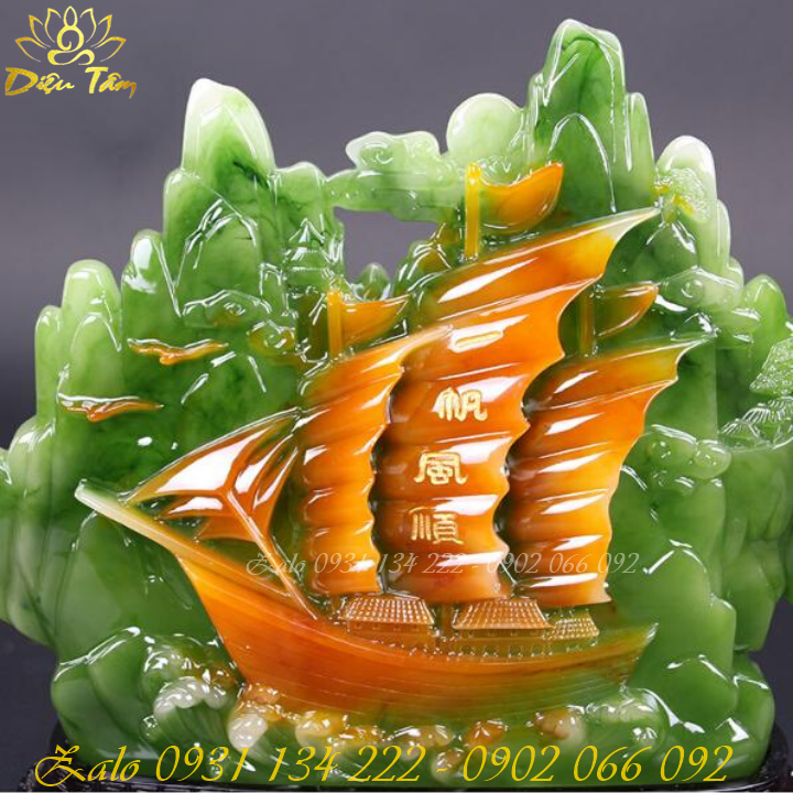 Wind-up sailing craft statue