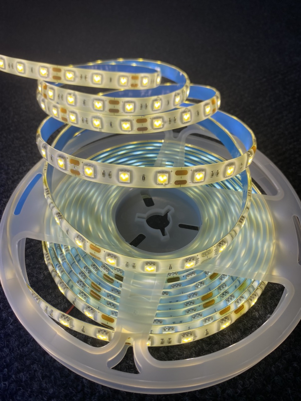 LED DÂY 5050 12V CÓ KEO (Cuộn 5m)