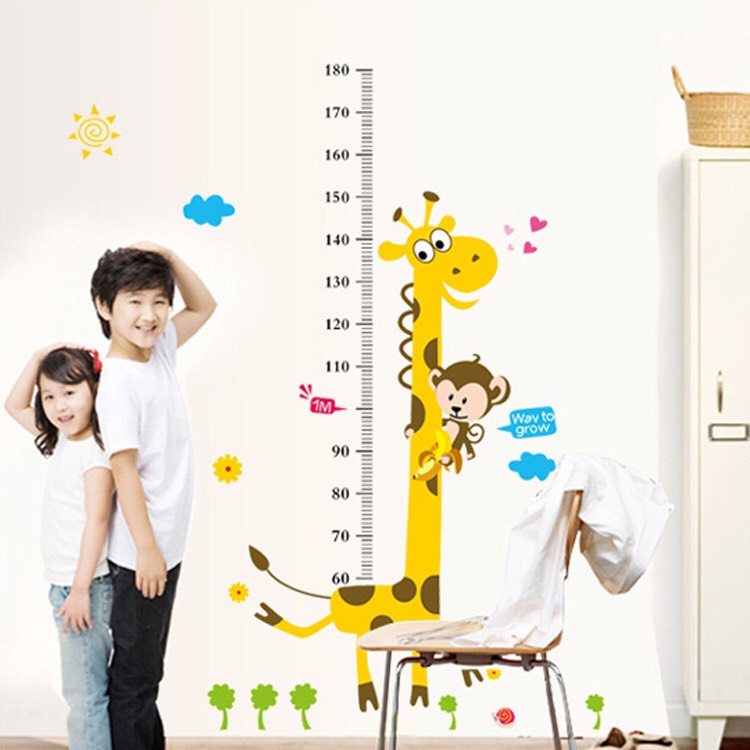 Decal dán tường thước đo hươu cao cổ và khỉ
