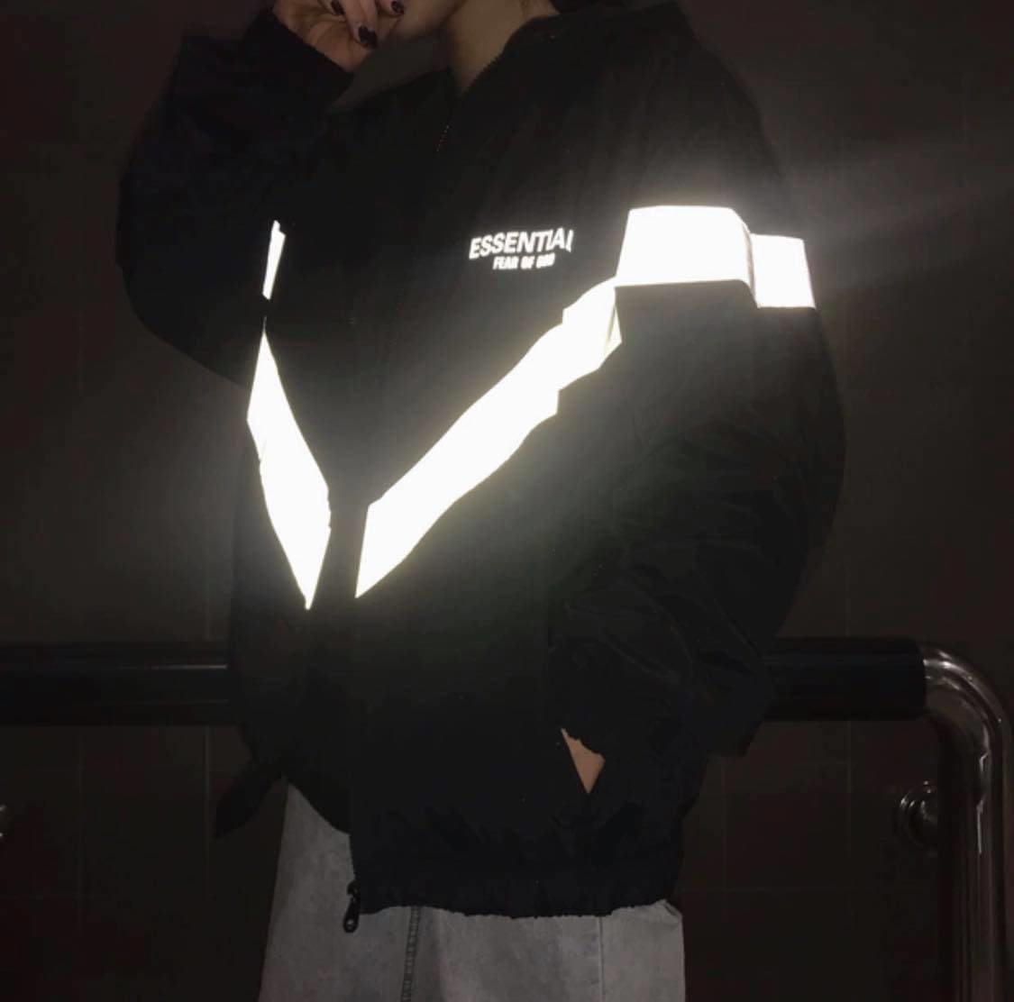 [YoloBoutique] ÁO KHOÁC ESSENTIALS PHẢN QUANG UNISEX (ĐEN)