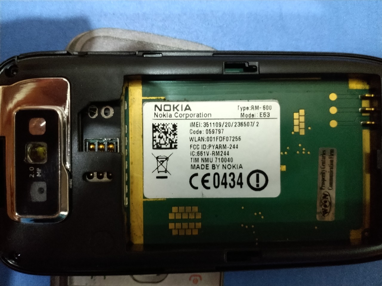 Bộ phụ kiện và Điện thoại Nokia E63 full box mới (xanh than)