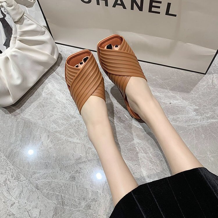 Giày sục hở mũi quai chéo